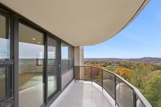 $869,000 | 2 Claridge Drive, Unit 5CW, Verona, NJ 07044