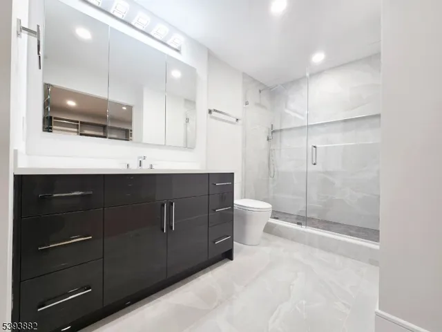 $869,000 | 2 Claridge Drive, Unit 5CW, Verona, NJ 07044