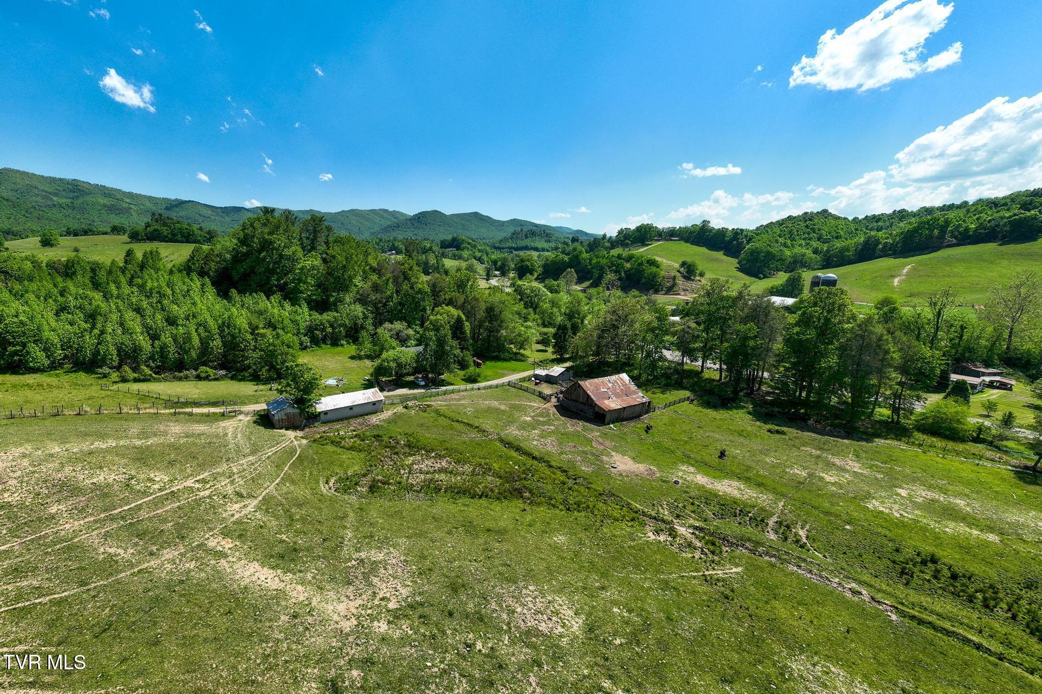 517 Mill Creek Road Mountain City, TN 37683 - Photo 20 of 52 517 Mill Creek Road (23 of 52)