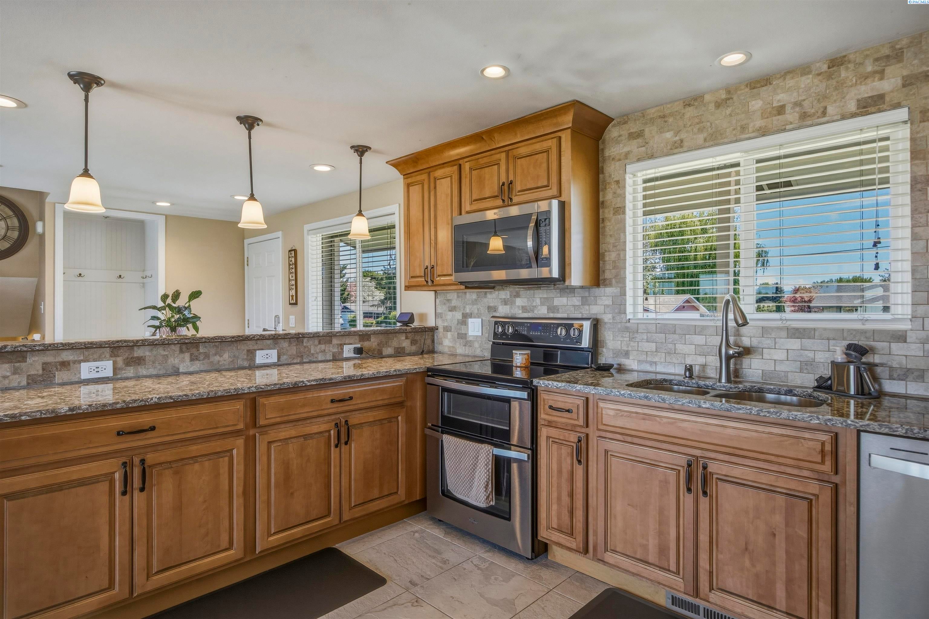 3717 West Wernett Road Pasco, WA 99301 - Photo 10 of 40 Gallery Image 10