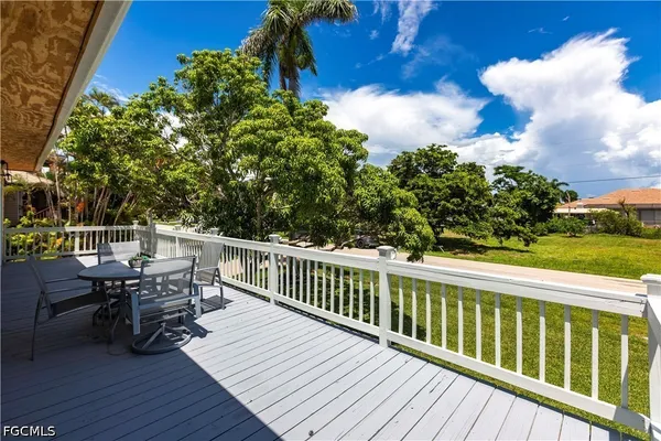 $6,000 | 15410 Allen Way, Fort Myers, FL 33908