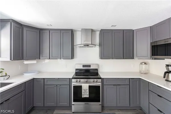 $6,000 | 15410 Allen Way, Fort Myers, FL 33908