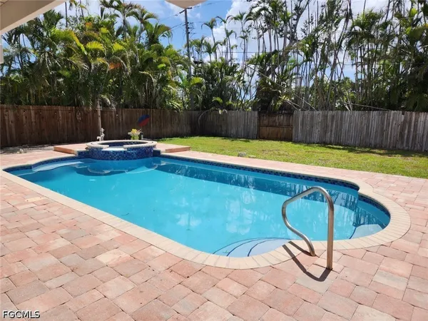 $6,000 | 15410 Allen Way, Fort Myers, FL 33908