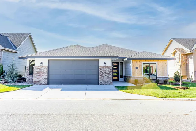 $370,000 | 3033 North Shefford Ks 67205, Wichita, KS 67205