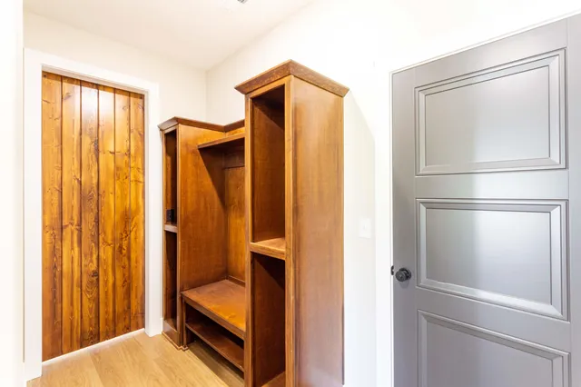 $370,000 | 3033 North Shefford Ks 67205, Wichita, KS 67205