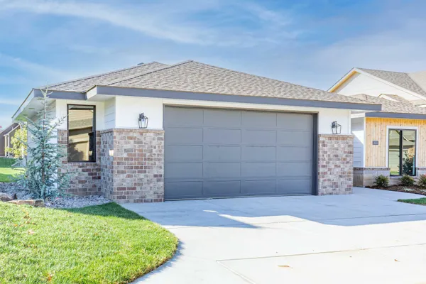$370,000 | 3033 North Shefford Ks 67205, Wichita, KS 67205
