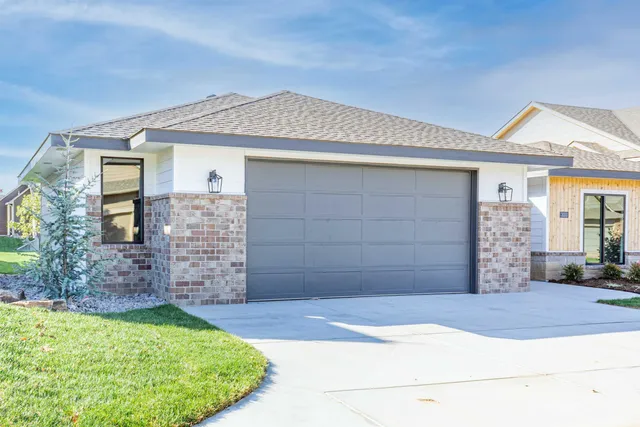 $370,000 | 3033 North Shefford Ks 67205, Wichita, KS 67205