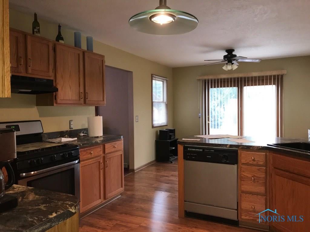 152 Taylor Road Oregon, OH 43616 - Photo 8 of 24 Gallery Image 8