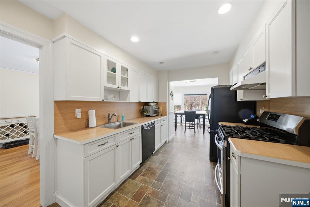 66 Legion Place Closter, NJ 07624 - Photo 13 of 49