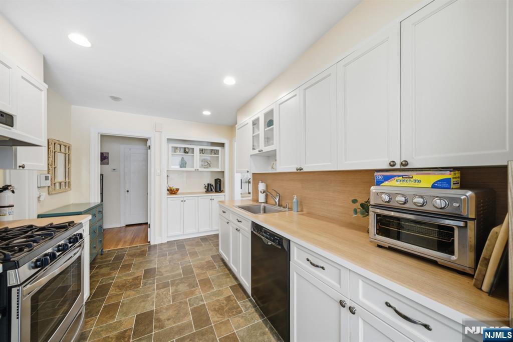 66 Legion Place Closter, NJ 07624 - Photo 15 of 49