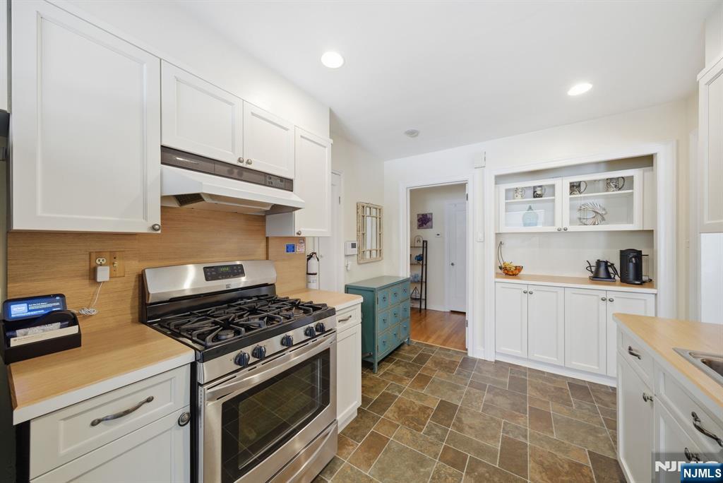 66 Legion Place Closter, NJ 07624 - Photo 16 of 49