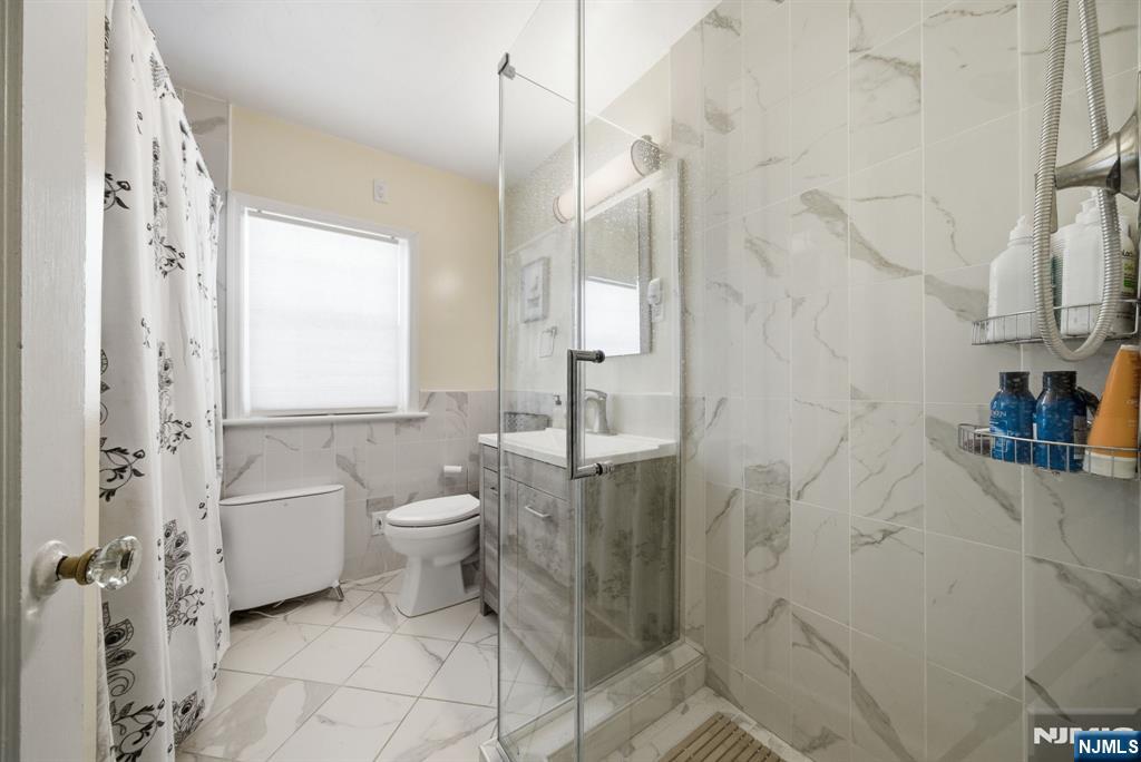 66 Legion Place Closter, NJ 07624 - Photo 8 of 49