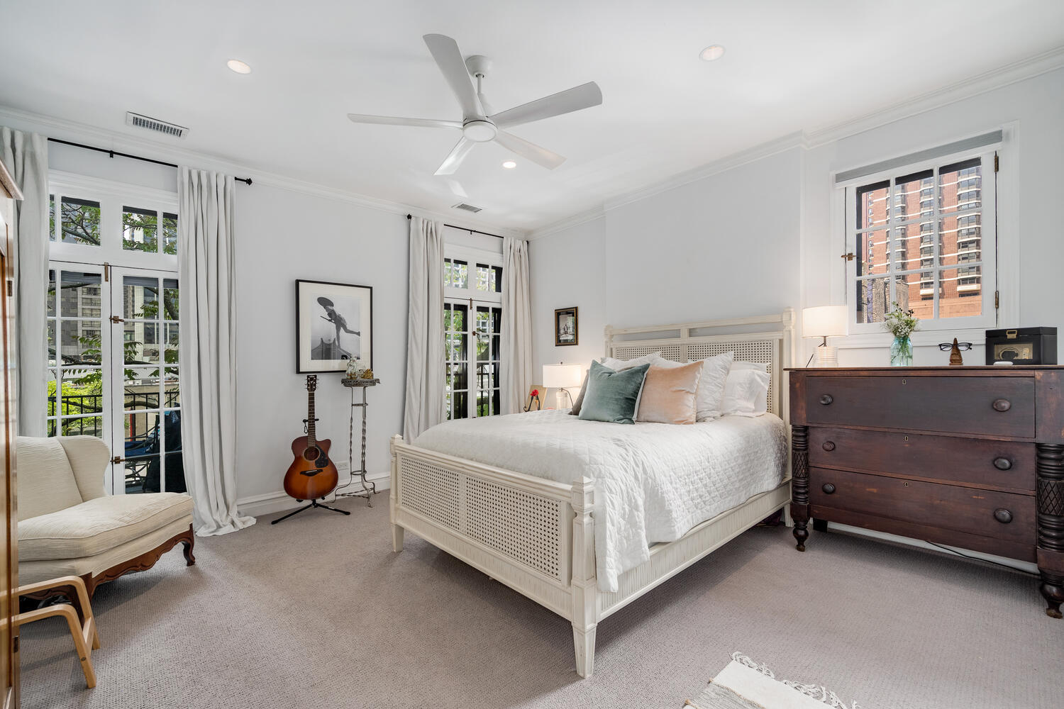 21 East Elm Street, Unit 3D Chicago, IL 60611 - Photo 19 of 27 a bedroom with a bed and a window