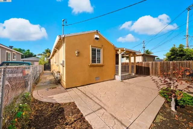 a view of a house with a small yard