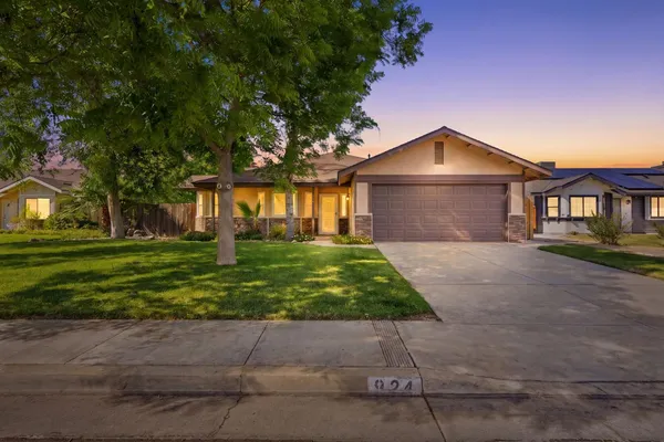 $359,000 | 924 Greenwood Avenue, Hanford, CA 93230