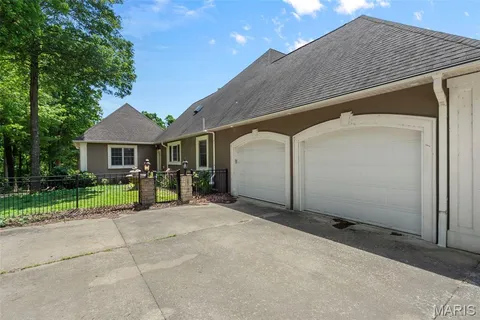 $871,250 | 425 Windwood Lake Drive, Cape Girardeau, MO 63701