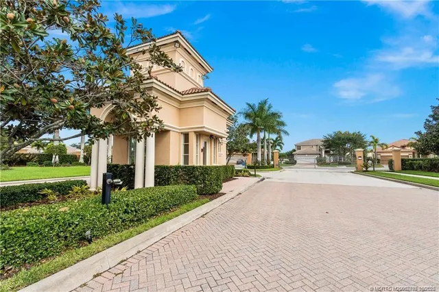 $725,000 | 1455 Southeast Conference Circle, Stuart, FL 34997