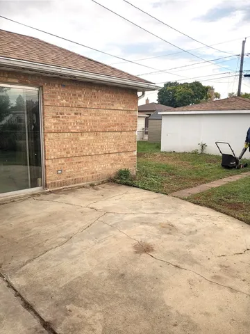 a view of a backyard of the house