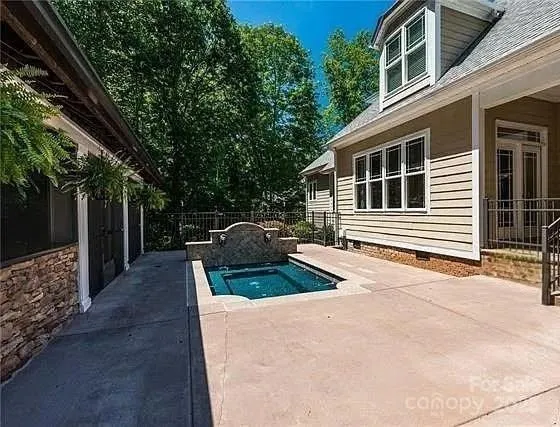 a view of a house with backyard and porch