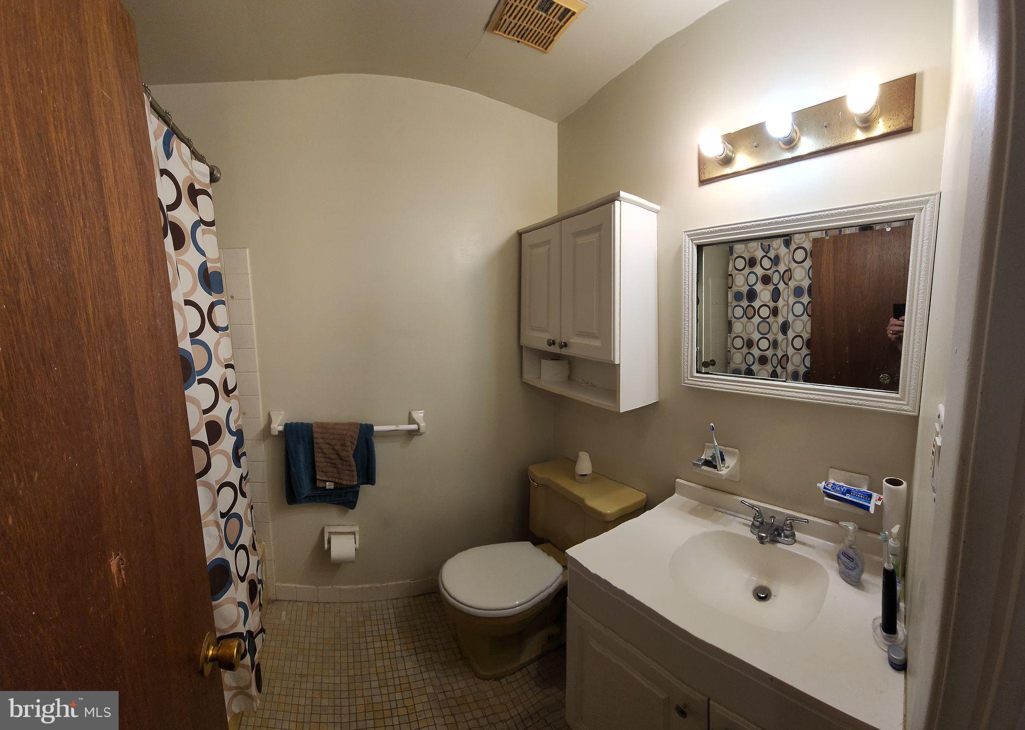 10704 Philcrest Road Philadelphia, PA 19154 - Photo 16 of 29 Full Bath in bedroom 1