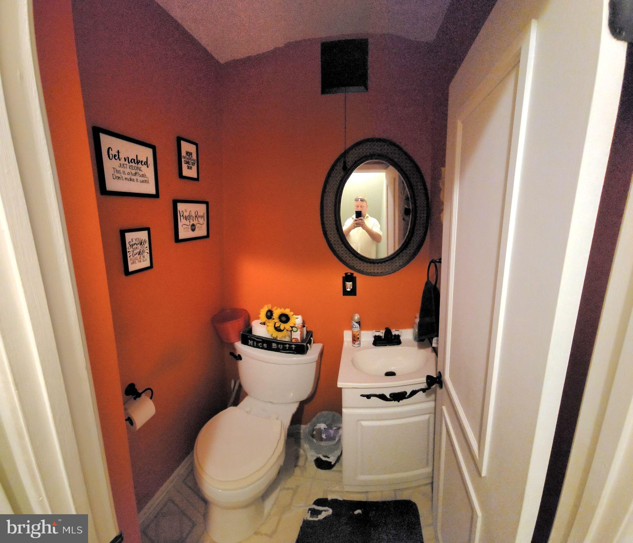 10704 Philcrest Road Philadelphia, PA 19154 - Photo 8 of 29 Hall Full Bath