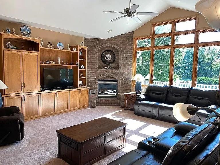 4928 North Meade Street Appleton, WI 54913 - Photo 8 of 29