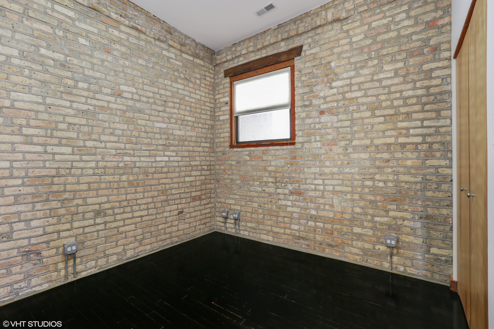 1701 West Greenleaf Avenue, Unit 3 Chicago, IL 60626 - Photo 7 of 10 a view of a bathroom