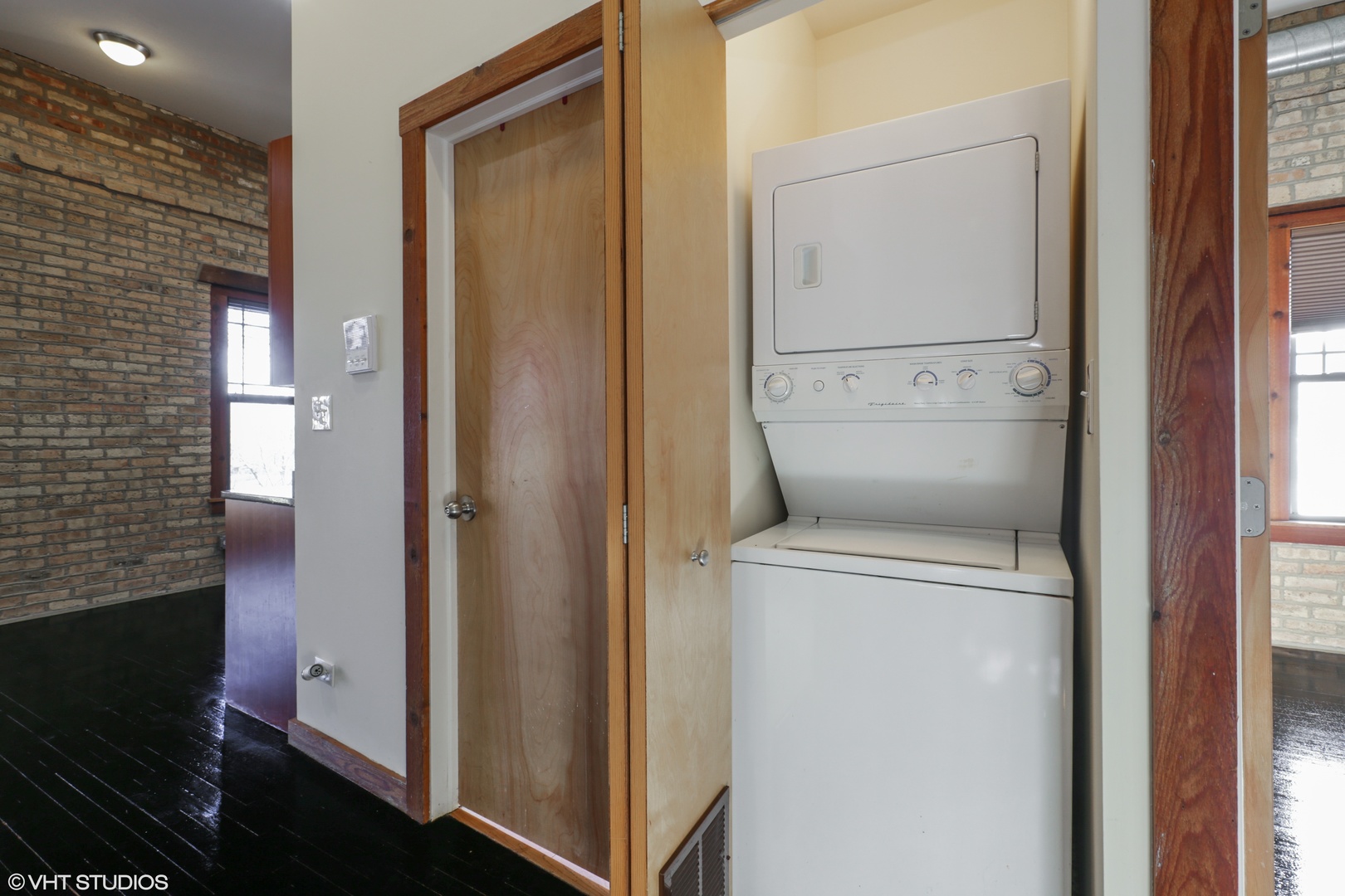 1701 West Greenleaf Avenue, Unit 3 Chicago, IL 60626 - Photo 9 of 10 a utility room with dryer and washer