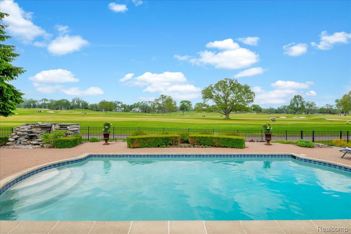 3816 West Maple Road Bloomfield Hills, MI 48301 - Photo 66 of 78 3816 W Maple_65.jpg
