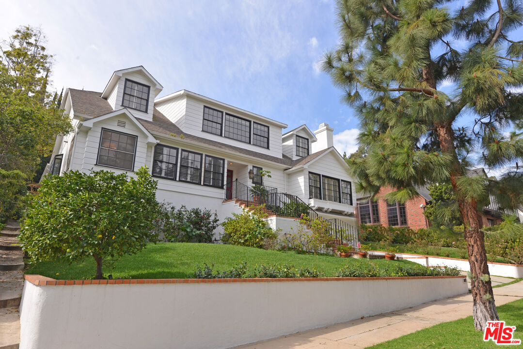 321 Dalehurst Avenue Los Angeles, CA 90024 - Photo 3 of 10 front view of a house with a small yard