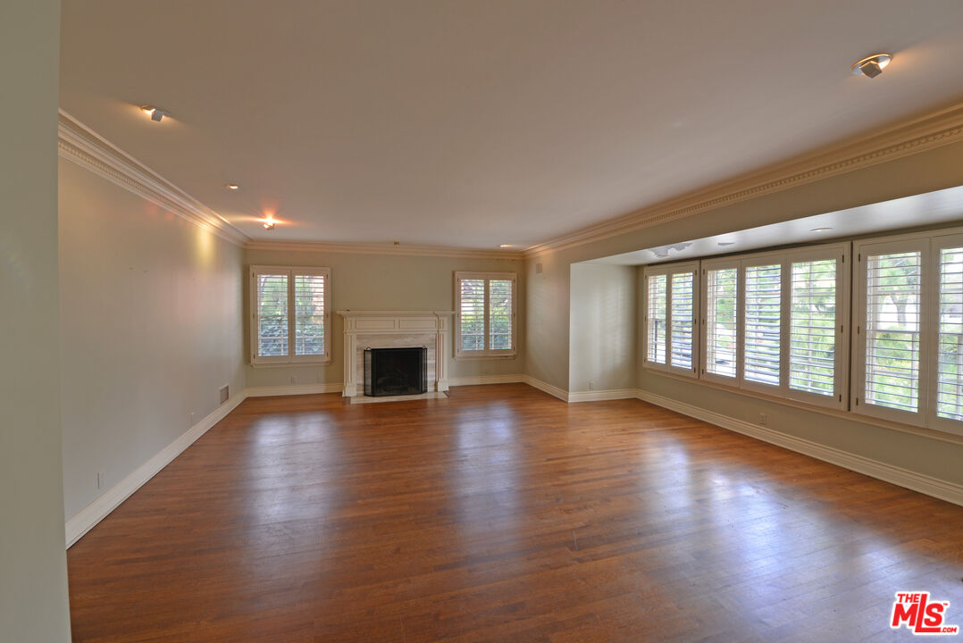 321 Dalehurst Avenue Los Angeles, CA 90024 - Photo 4 of 10 a view of an empty room with wooden floor and a window