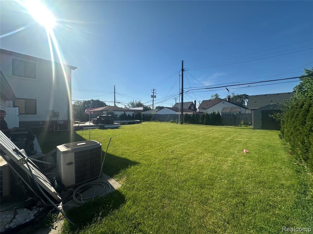 23926 Oak Street Dearborn, MI 48128 - Photo 18 of 20