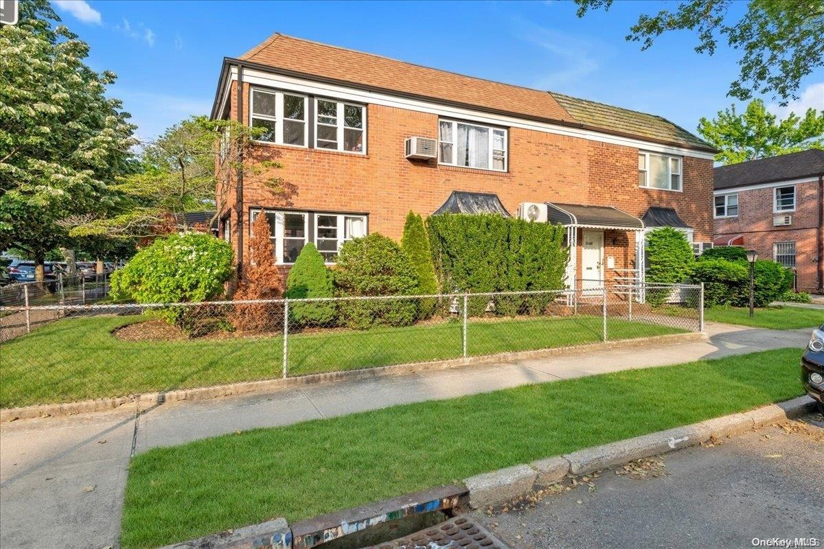 a view of a house with a backyard