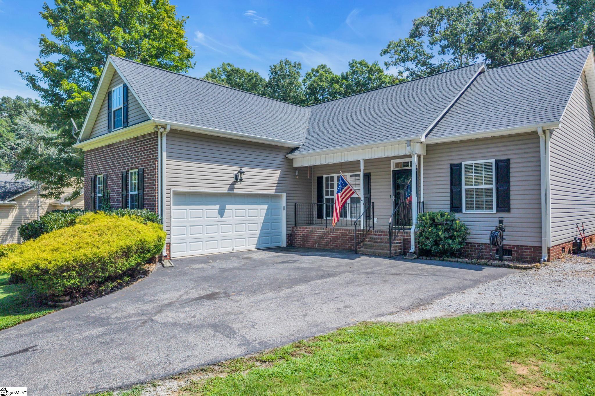 211 Lyons Drive Simpsonville, SC 29681 - Photo 2 of 43 Gallery Image 2