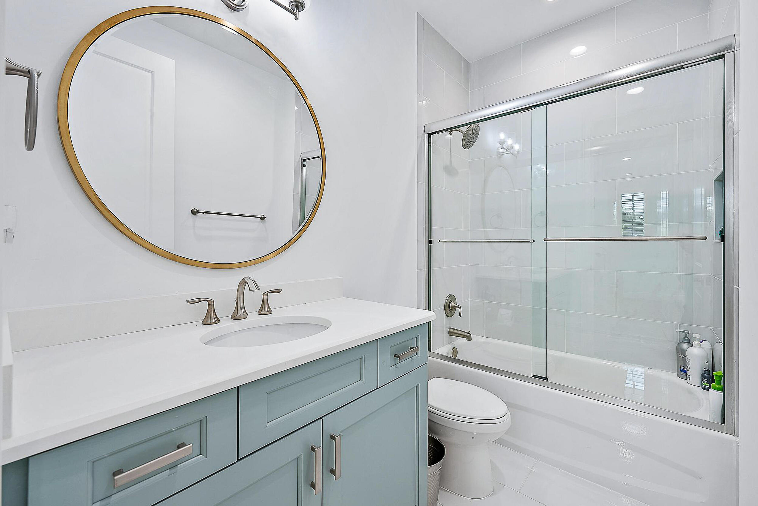 411 Inlet Waters Circle Jupiter, FL 33477 - Photo 20 of 33 Guest Bathroom