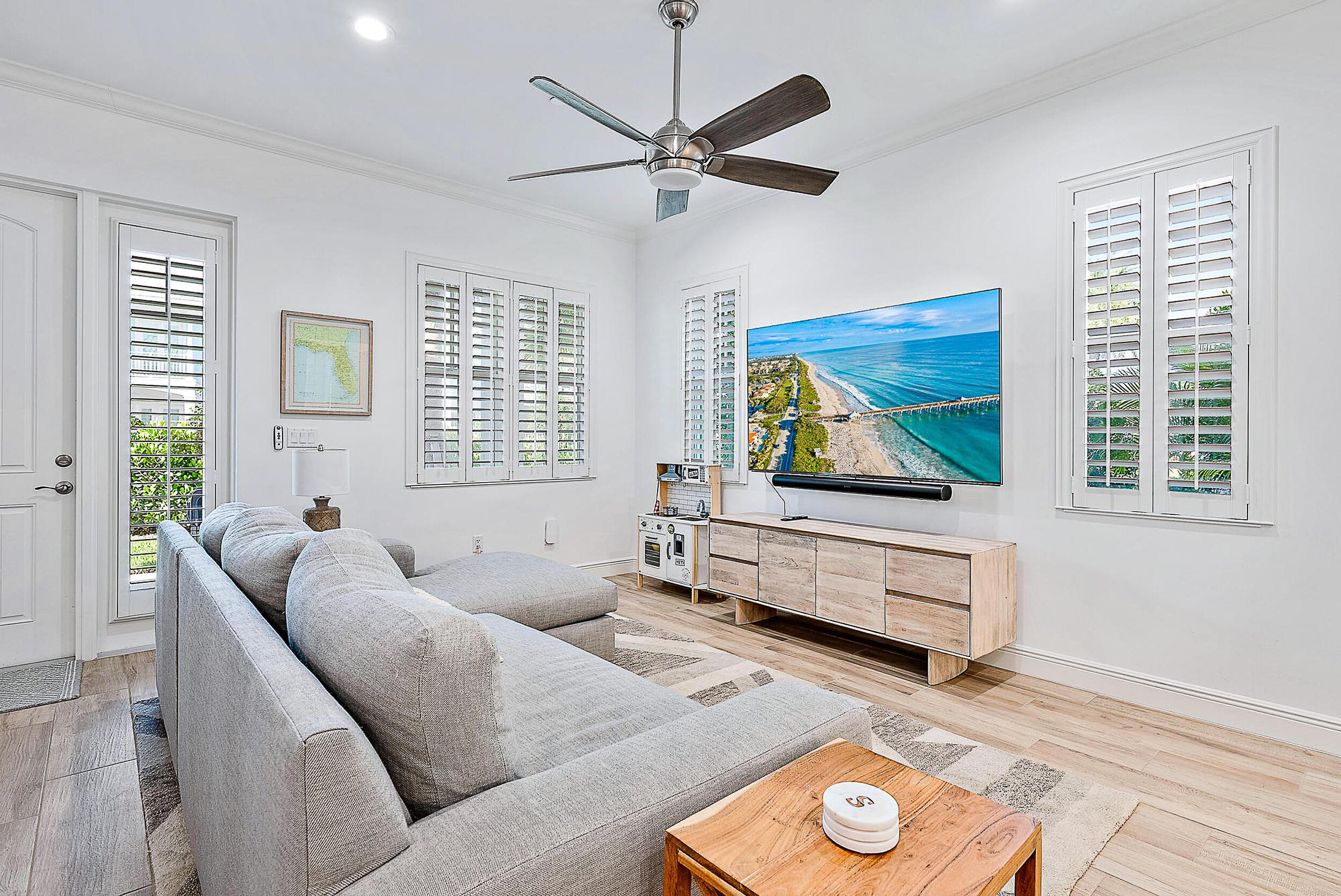 411 Inlet Waters Circle Jupiter, FL 33477 - Photo 10 of 33 Living Room