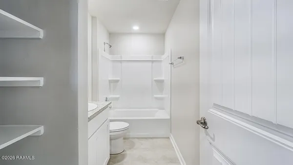 $228,500 | 163 Cottage Cove Drive, Maurice, LA 70555