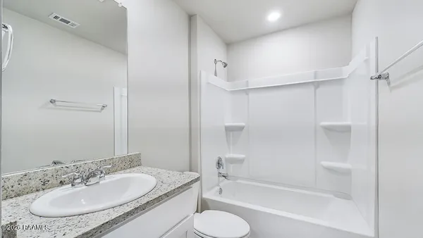 $228,500 | 163 Cottage Cove Drive, Maurice, LA 70555