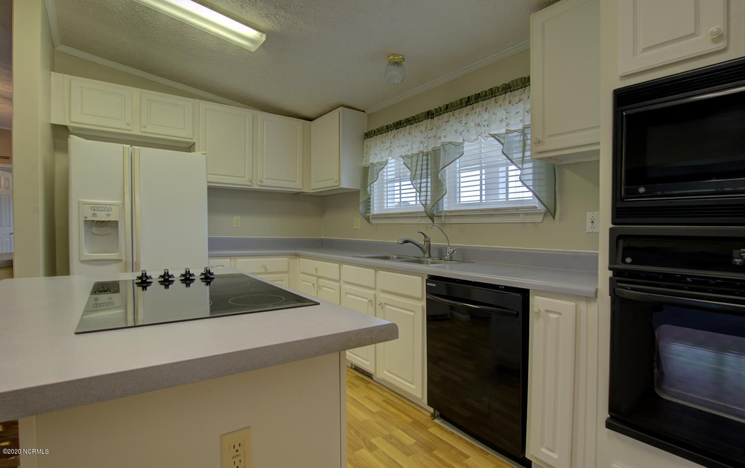 135 Lewis Farm Road New Bern, NC 28560 - Photo 9 of 40 LewisDSC_5402