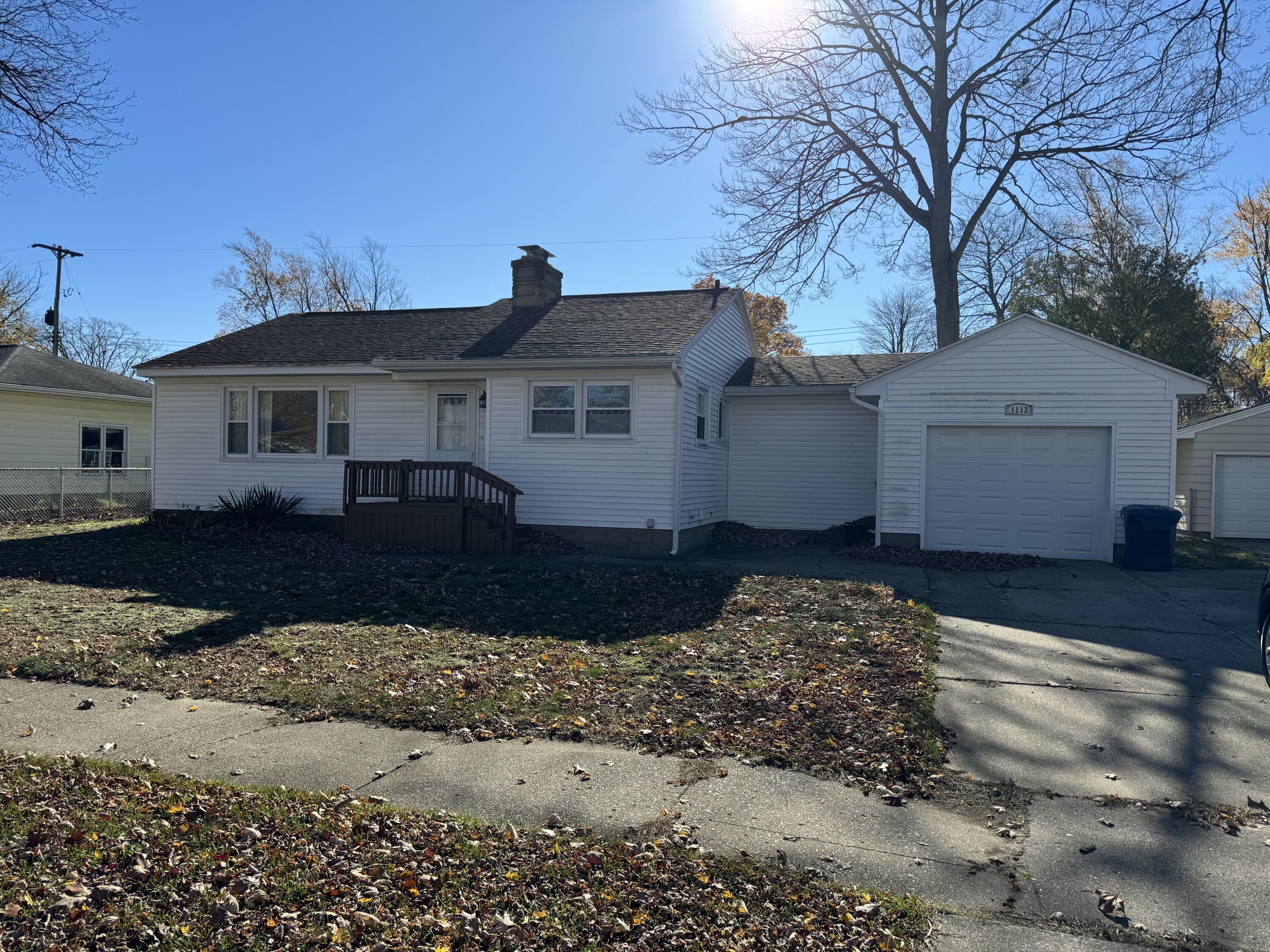 1113 Hampden Road Muskegon, MI 49441 - Photo 2 of 19 IMG_5852