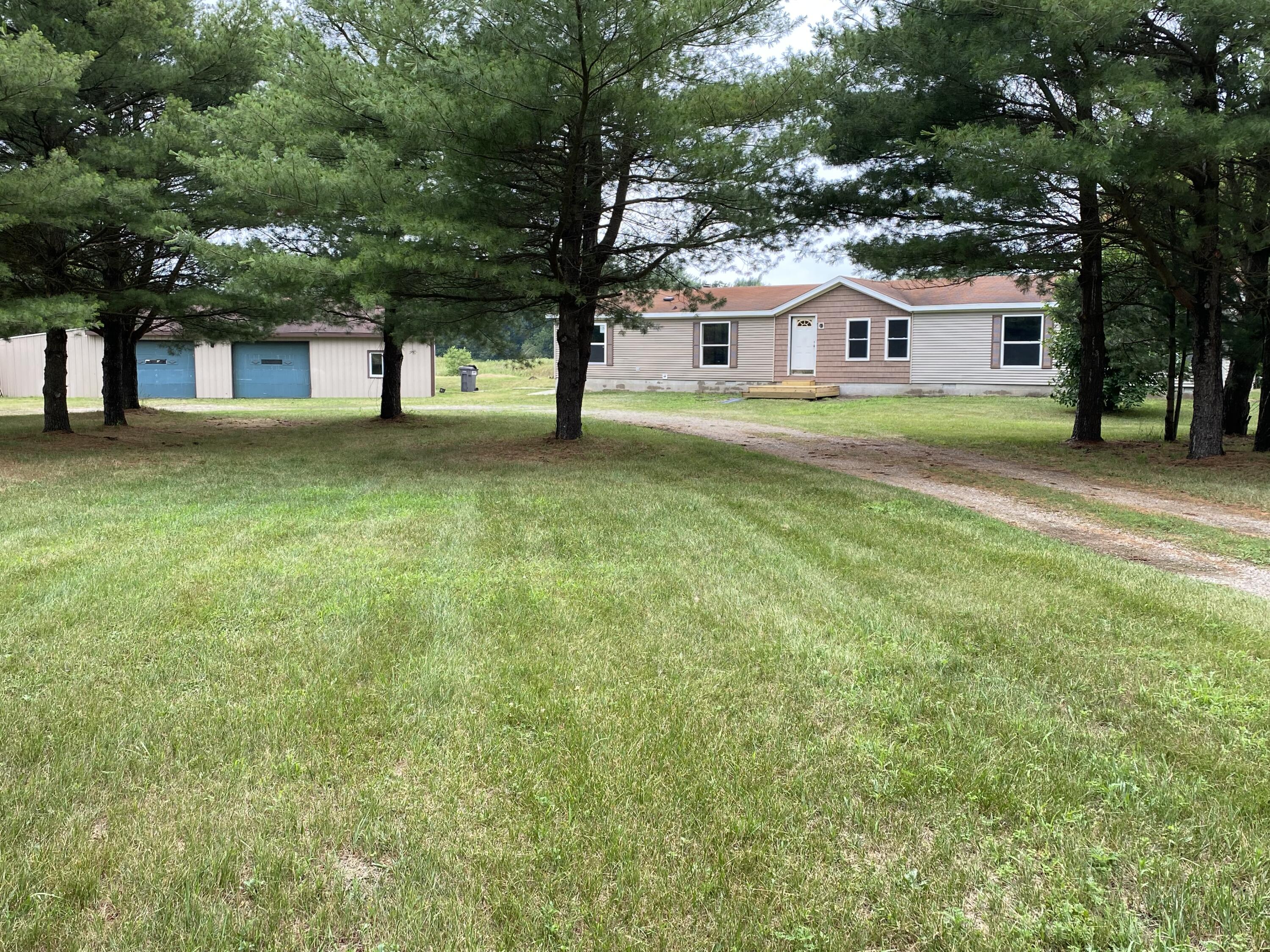 735 South Bossett Road Ravenna, MI 49451 - Photo 3 of 23 front