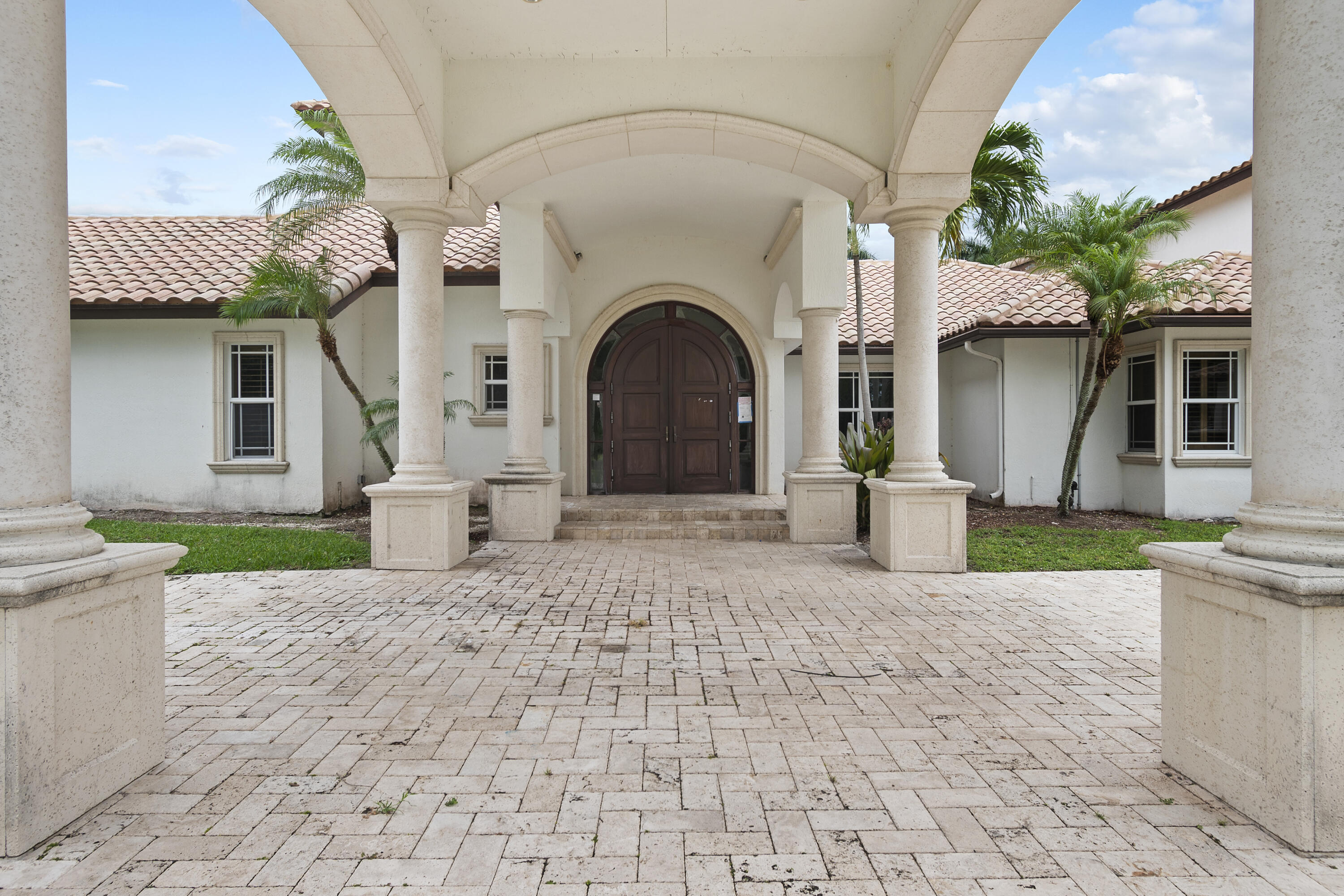 10559 Rio Hermoso Delray Beach, FL 33446 - Photo 4 of 64 04-LUX5676