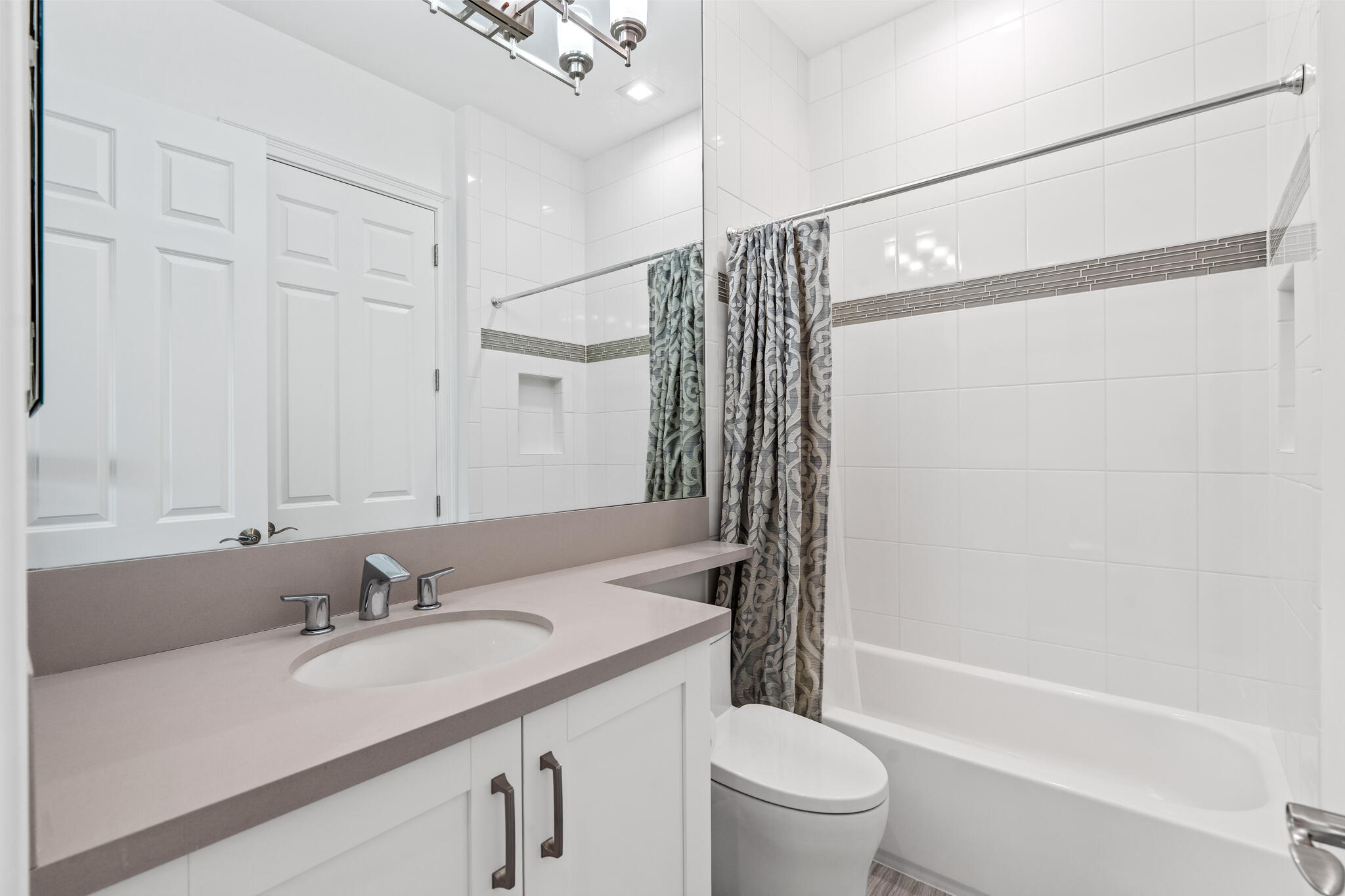 9086 Fiano Place Boca Raton, FL 33496 - Photo 31 of 62 Bathroom 3