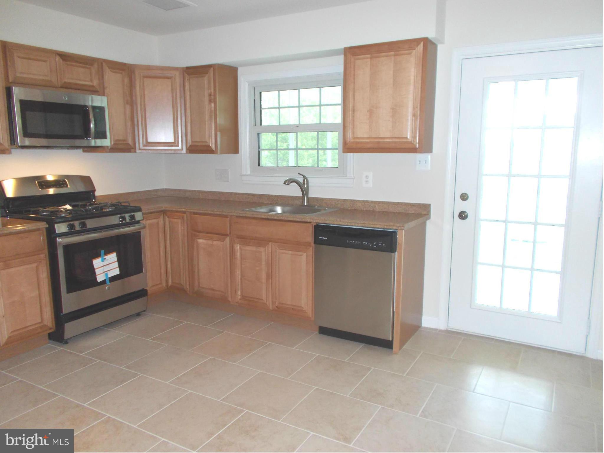 700 North York Road Sterling, VA 20164 - Photo 2 of 15 Kitchen