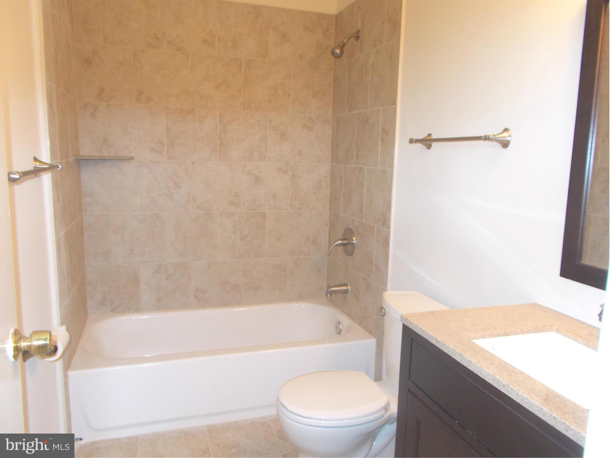 700 North York Road Sterling, VA 20164 - Photo 11 of 15 Bath