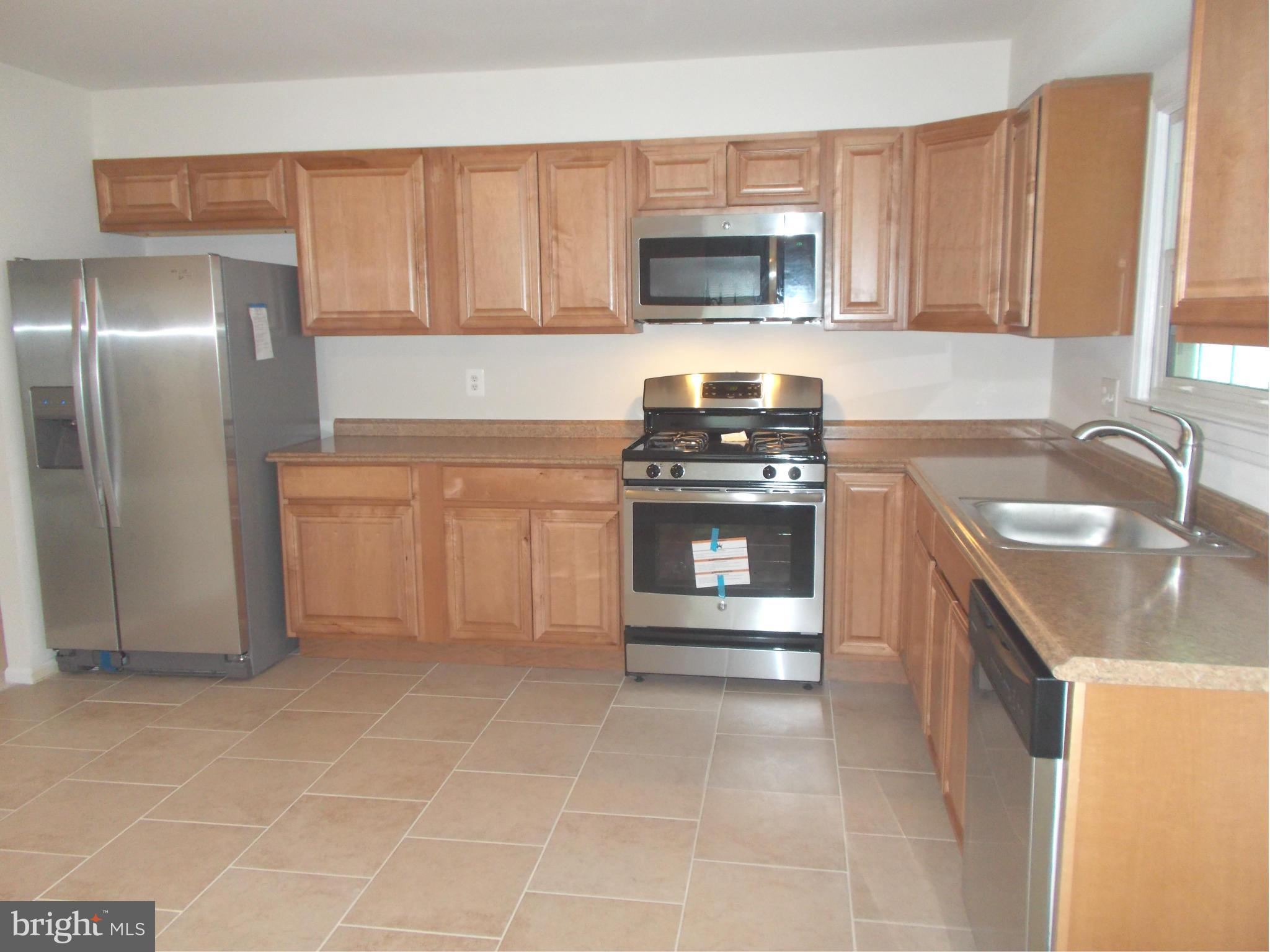 700 North York Road Sterling, VA 20164 - Photo 3 of 15 Kitchen