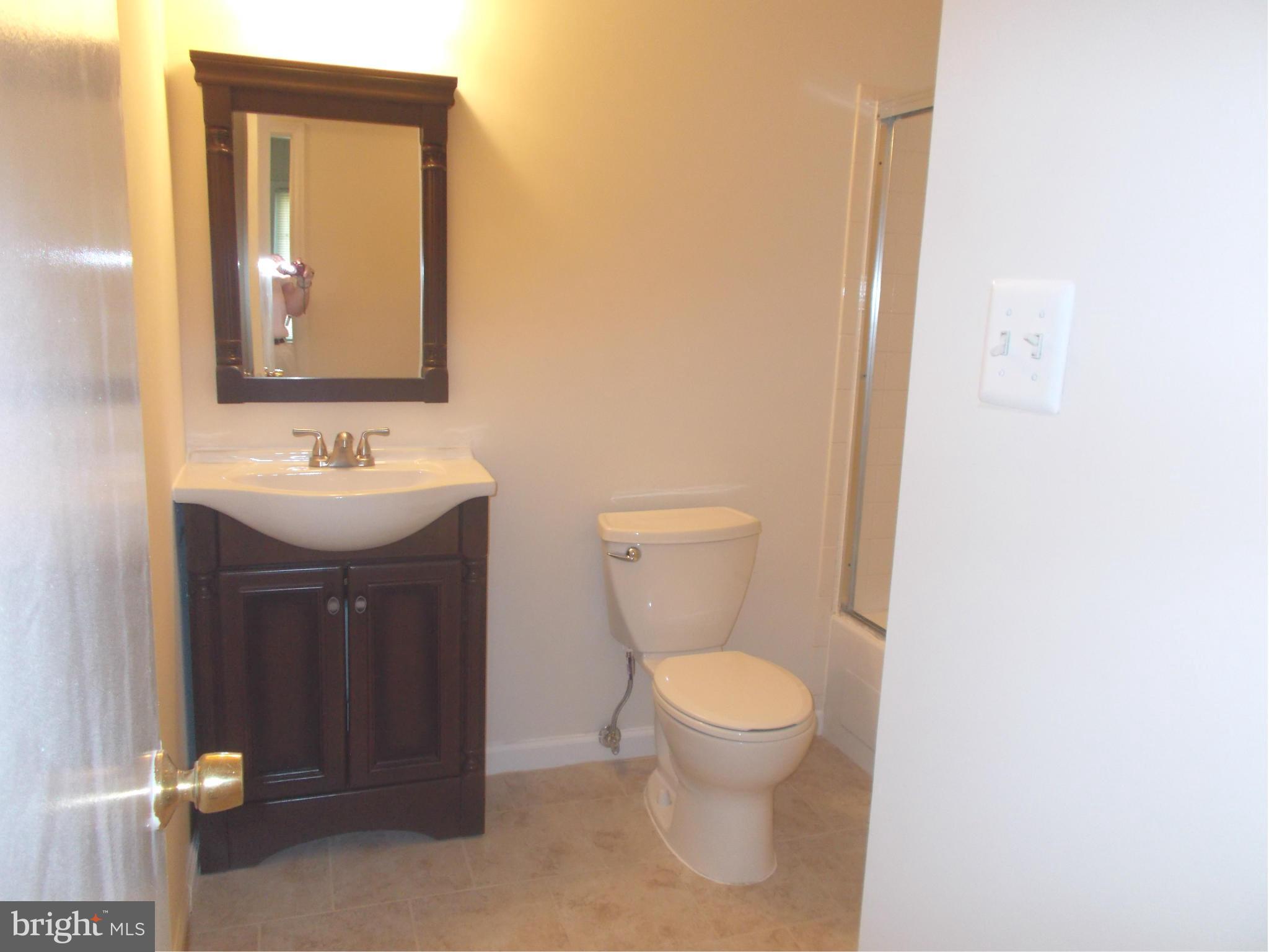 700 North York Road Sterling, VA 20164 - Photo 7 of 15 Bath