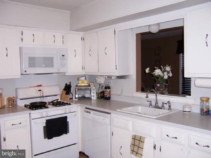 111 Oakmont Road Clementon, NJ 08021 - Photo 12 of 25 Gallery Image 12