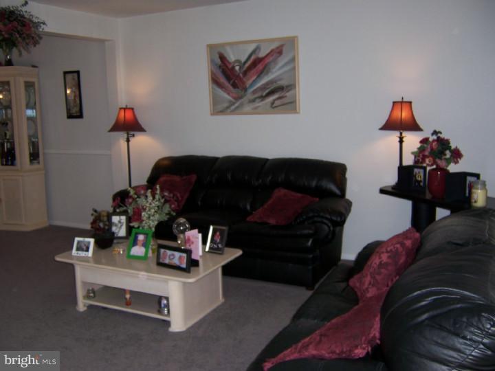 111 Oakmont Road Clementon, NJ 08021 - Photo 5 of 25 Gallery Image 5