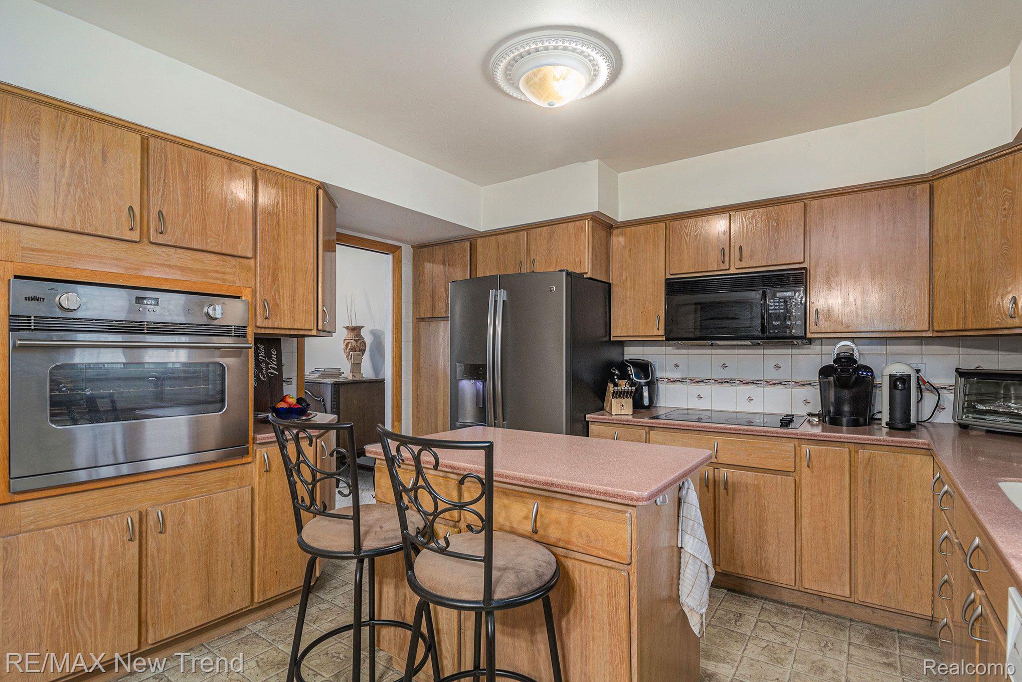 35946 Johnstown Road Farmington, MI 48335 - Photo 13 of 50 Spacious Kitchen w/ Wood Cabinetry w/ Pull